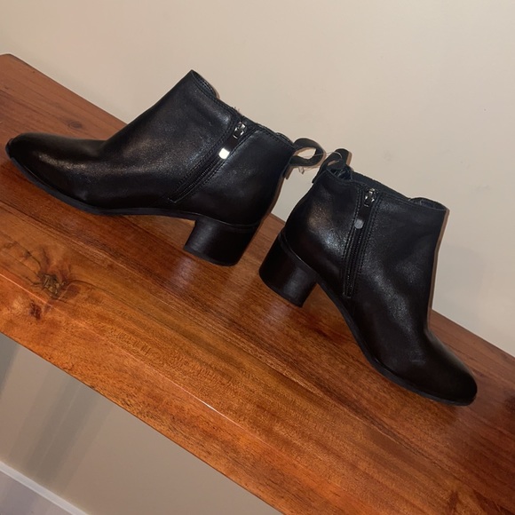 EVOLVE by Easy Spirit scuff black heeled Chelsea booties 5.5 - Picture 5 of 7